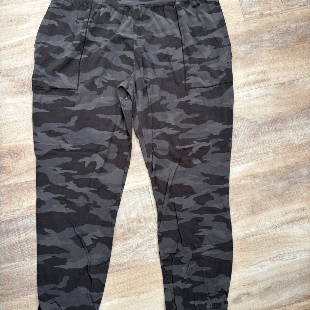 Athleta Salutation Camo Jogger - Picture 2 of 4